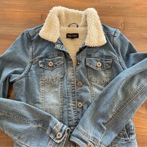 New Look Blue Denim Jacket w/ Sherpa lining small cropped button front